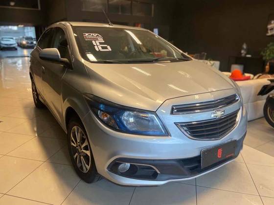 CHEVROLET ONIX 1.4 MPFI LTZ 8V FLEX 4P AUTOMÁTICO CHEVROLET ONIX 1.4 MPFI LTZ 8V FLEX 4P AUTOMÁTICO